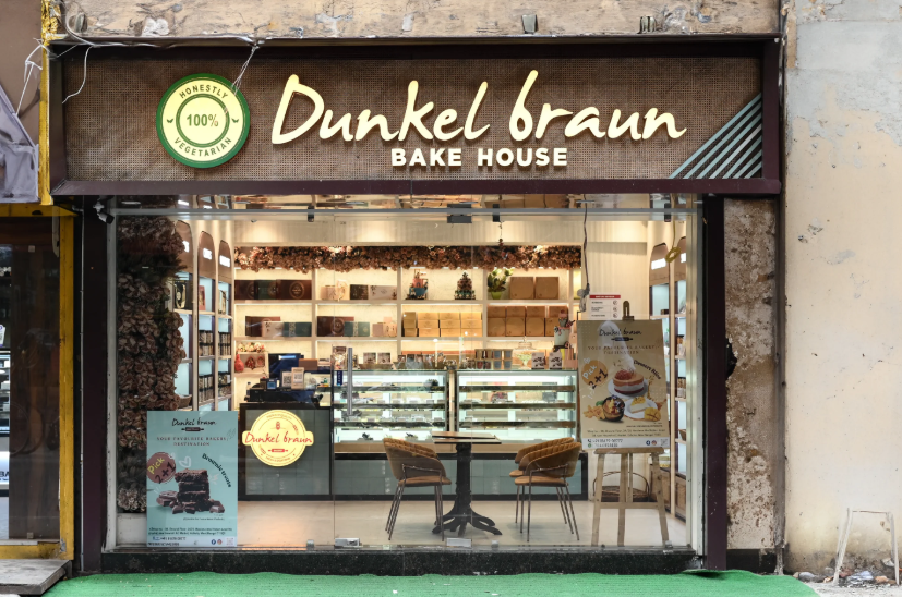 Dunkel Braun Howrah AC storefront