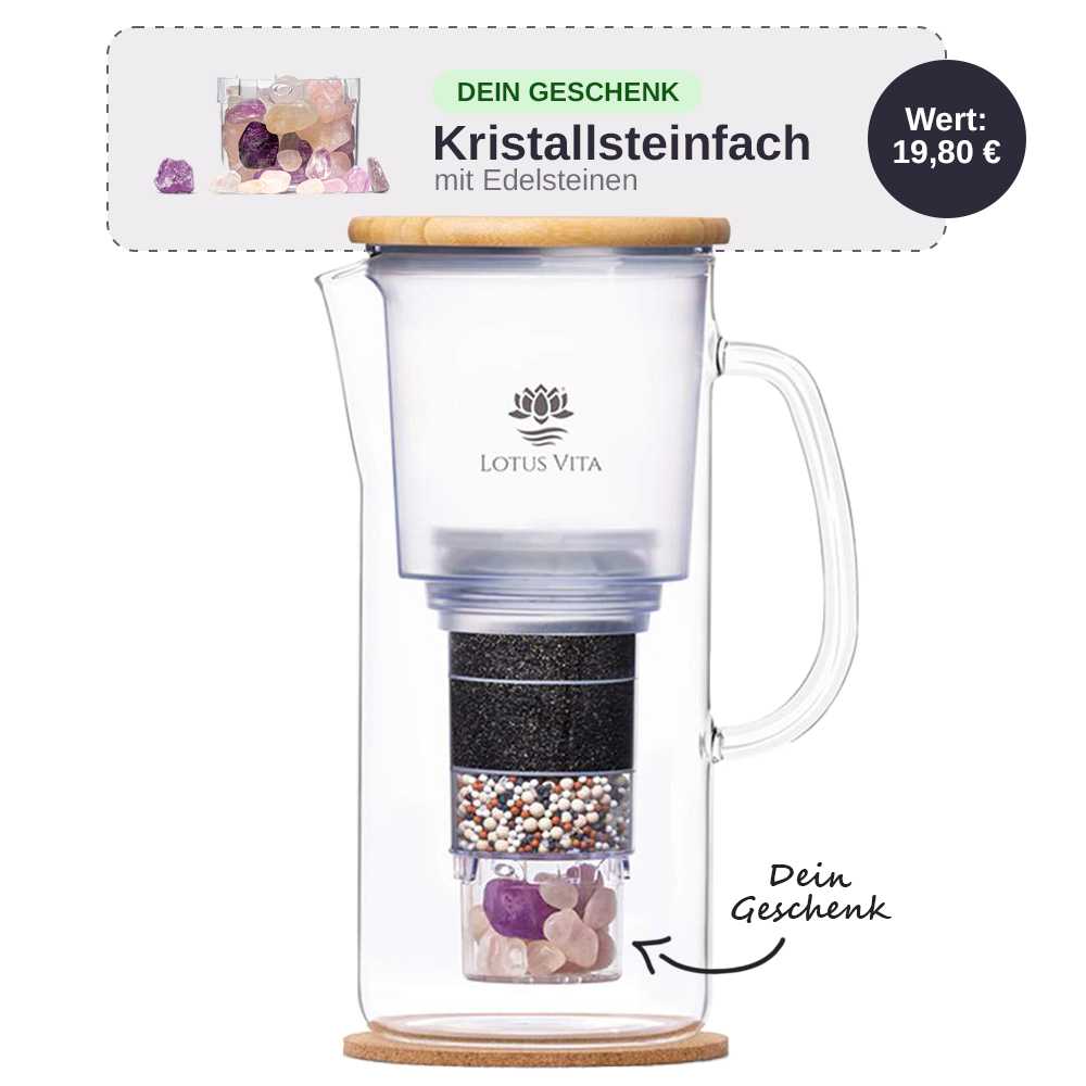 Wasserfilter mit Filterkartusche, Kristallsteinfach und einem Holzdeckel: Die Lotus Vita Filterkanne Enya