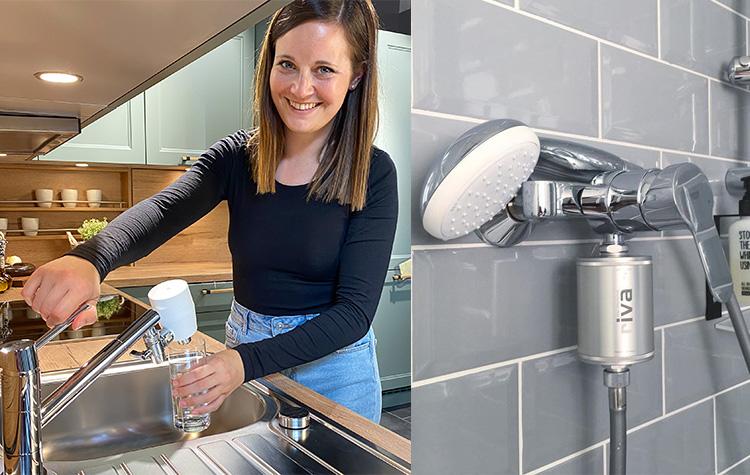 Frau füllt Glas an der Wasserhahnfilter und Duschfilter an der gefliesten Wand.