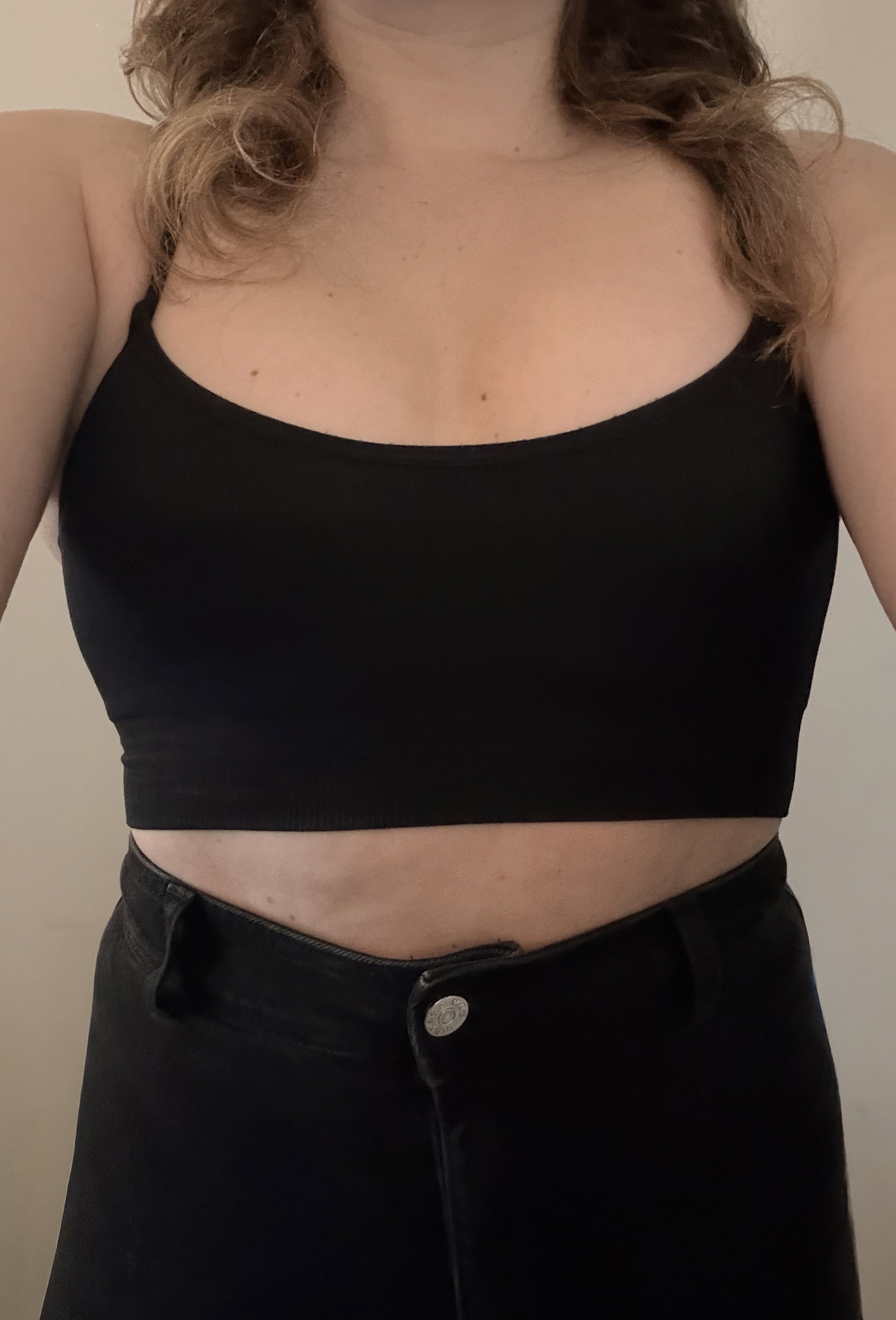 Après : silhouette de face de la cliente, taille plus dessinée