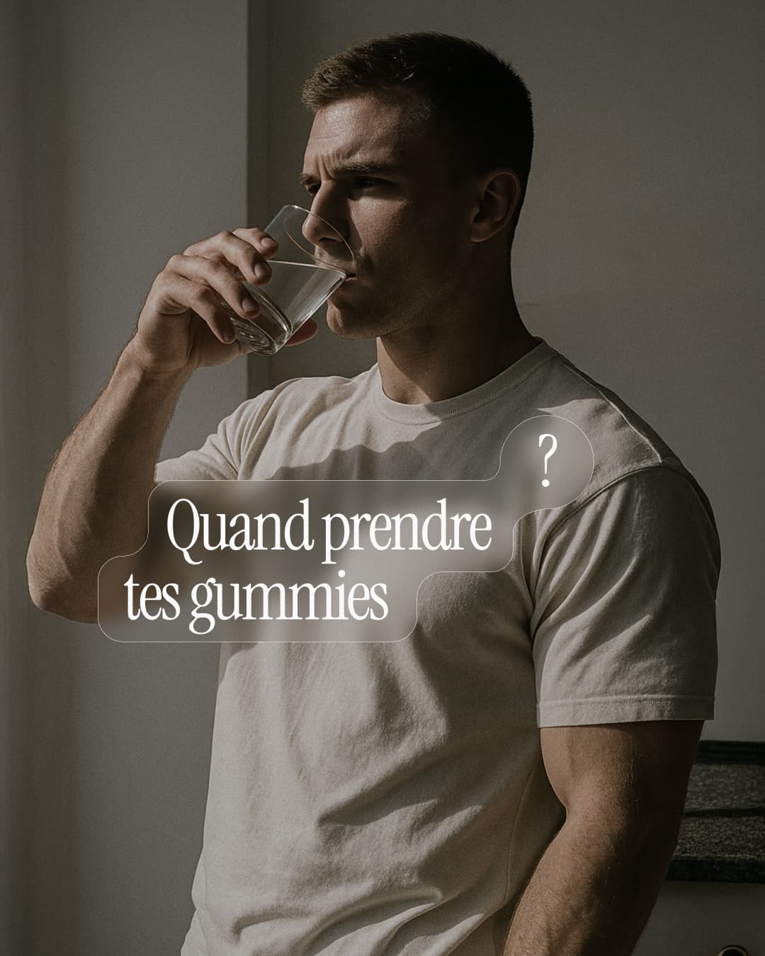 Man in white shirt drinking water with text overlay: &quot;Quand prendre tes gummies?&quot;