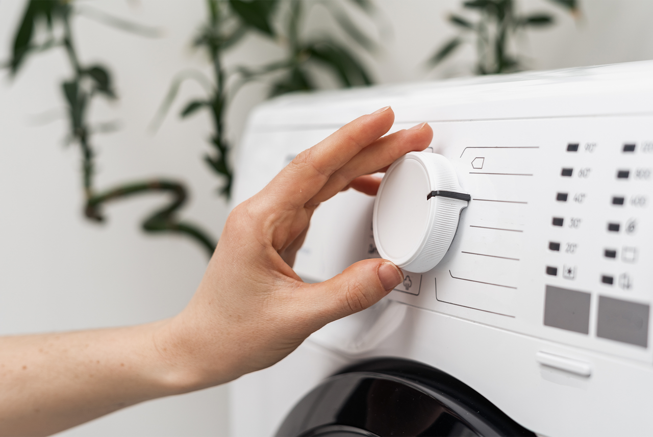 Sfrutta l'efficacia delle moderne lavatrici anche a temperature basse per avere un bucato profumato senza costi eccessivi.