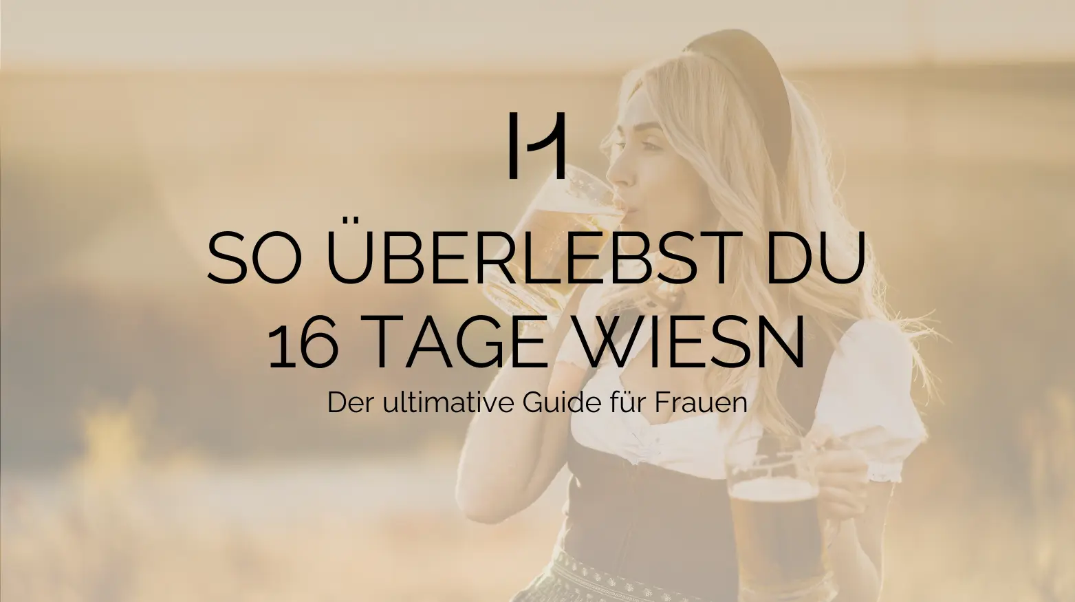 Eine Frau im Dirndl trinkt Bier und veranschaulicht, wie man 16 Tage Oktoberfest überlebt. Der ultimative Leitfaden für Frauen.