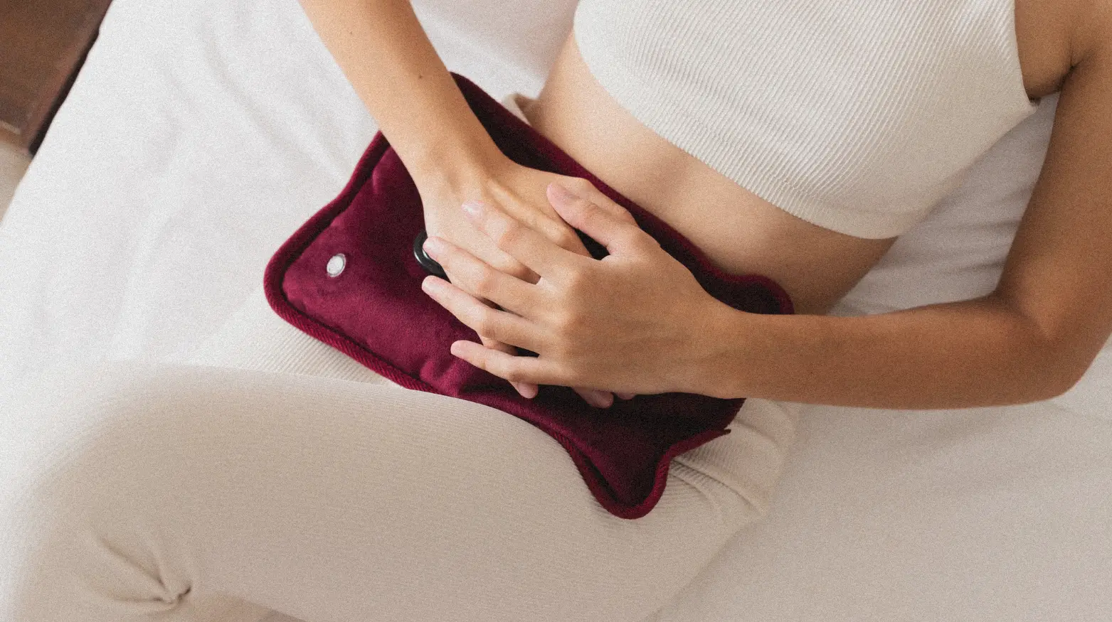 periodenschmerzen, Ursachen von Regelschmerzen, Regelschmerzen lindern, natürliche Mittel gegen Periodenschmerzen, Ernährung bei Menstruationsbeschwerden, Hausmittel gegen Regelschmerzen