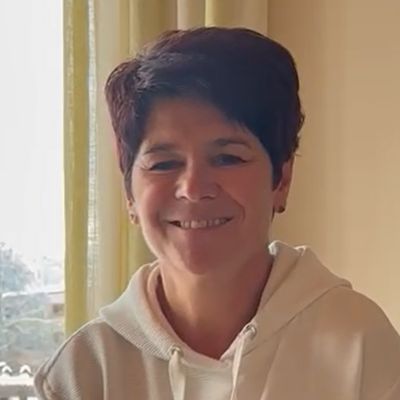 Brigitta T., verifizierte INNGREEN Kundin, lächelt in die Kamera