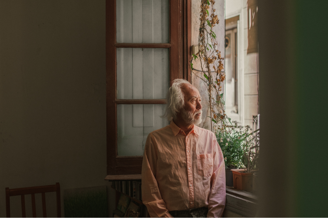 A person with dementia is experiencing sundowning in the late afternoon.