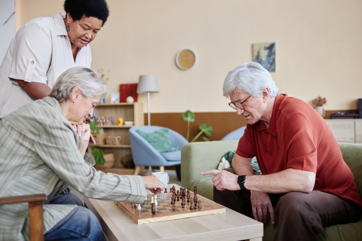 Older adults with dementia using a dementia reminder board