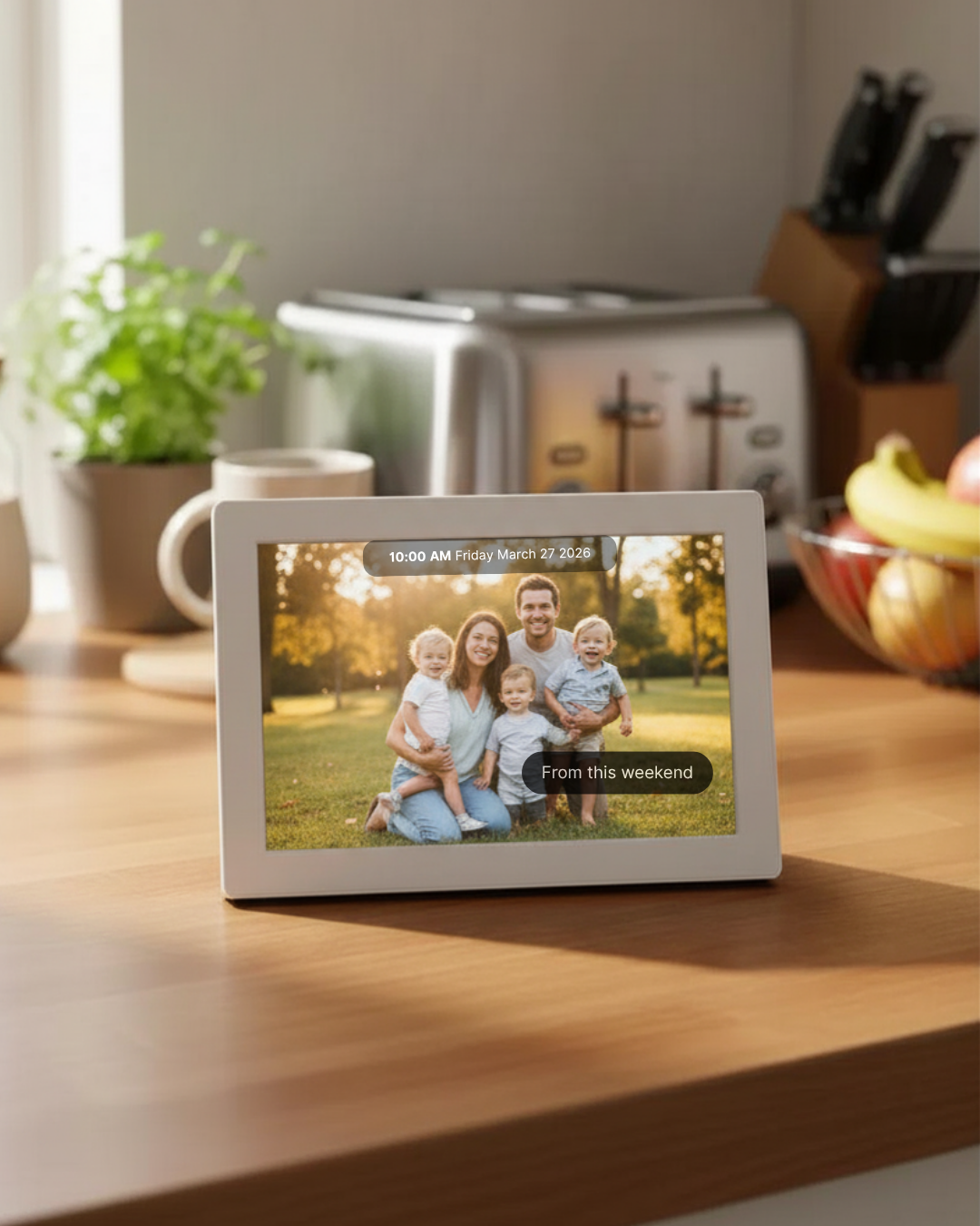 Memoryboard in a kitchen showing a photo of a family.