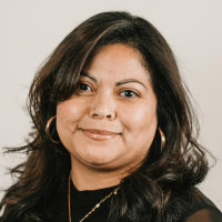 A headshot of an older woman giving a positive quote about Memoryboard.