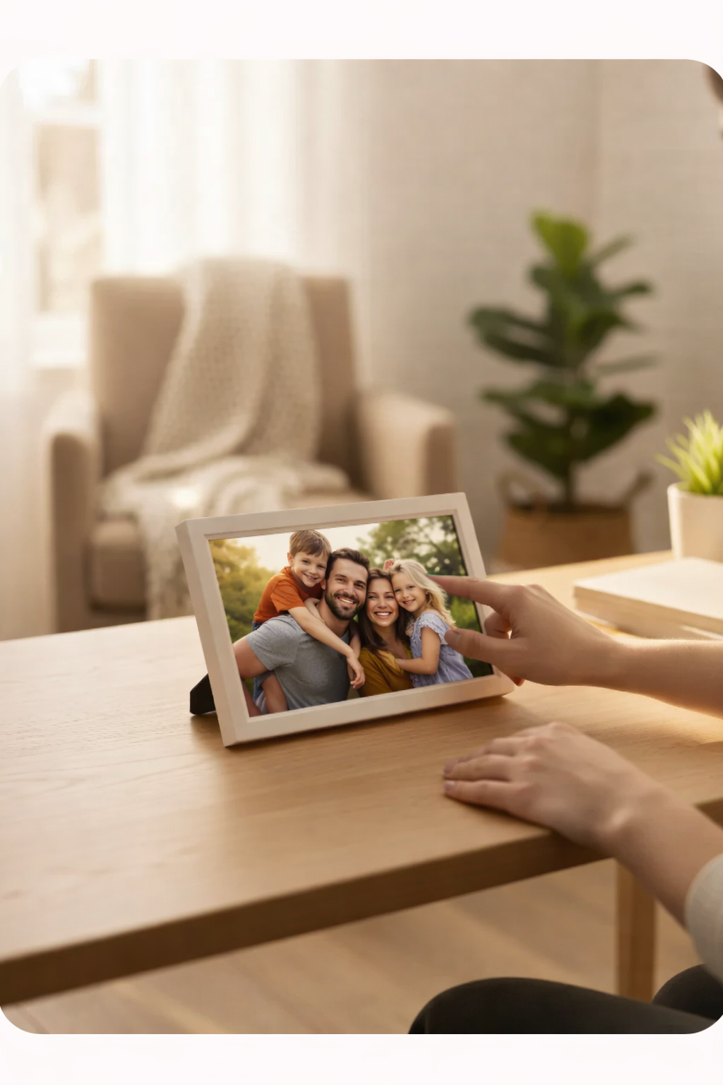 Memoryboard showing a family photo on it with a finger touching the screen. 