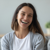 Somebody smiling along with a positive review of Memoryboard.