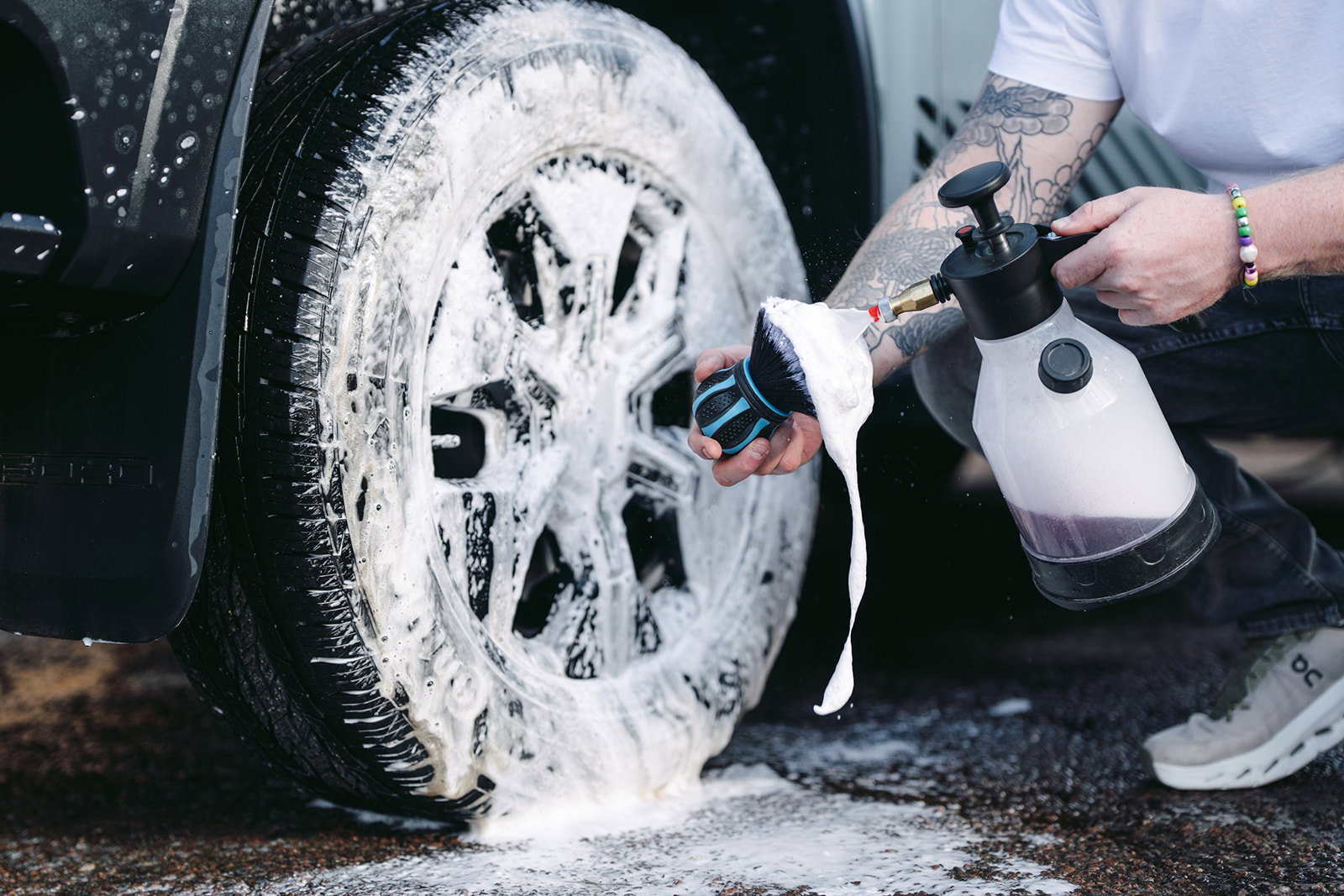 Hydro Orb Brush being loaded with snow foam from a pump sprayer