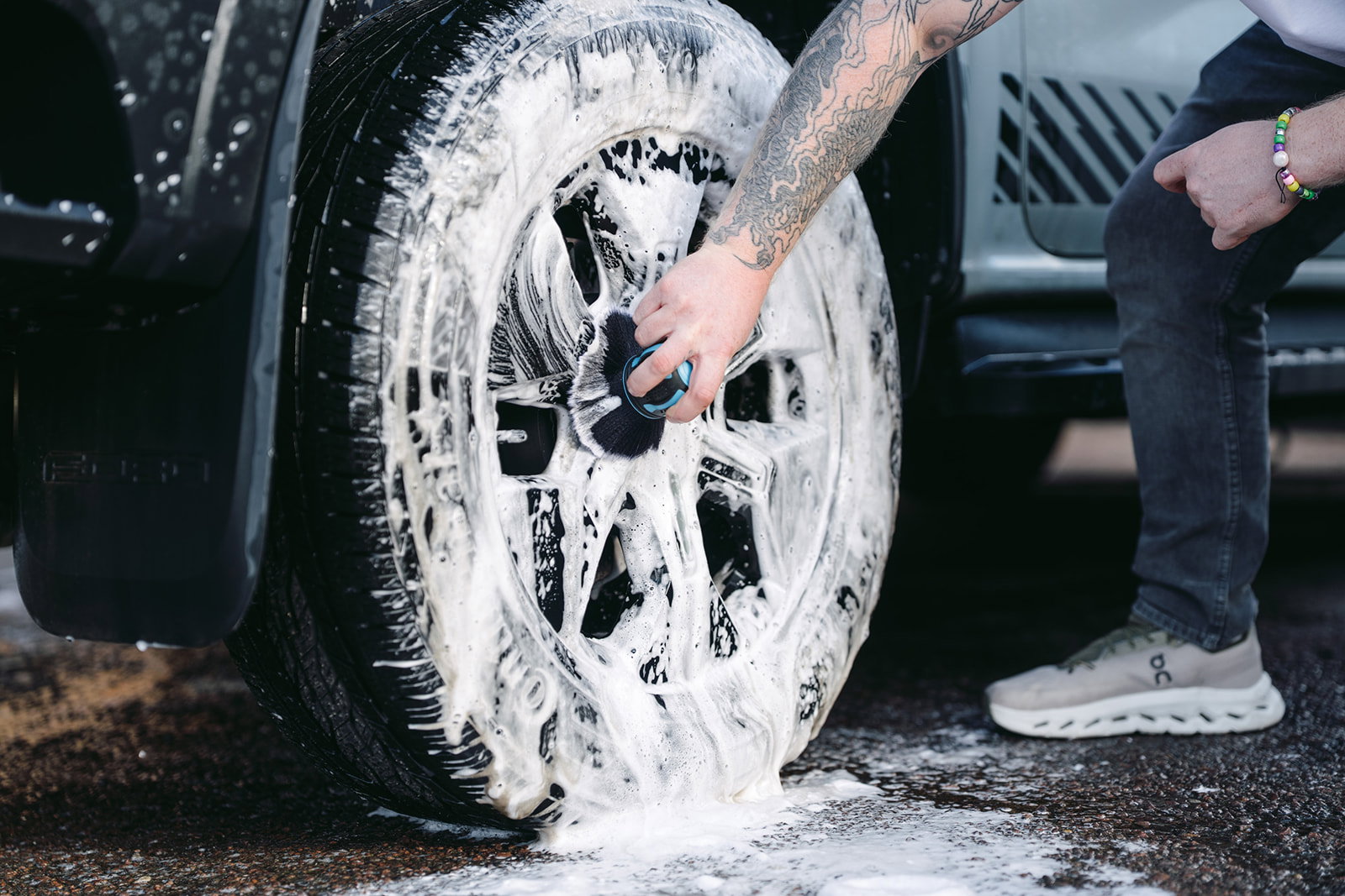 Hydro Orb Brush cleaning between alloy wheel spokes