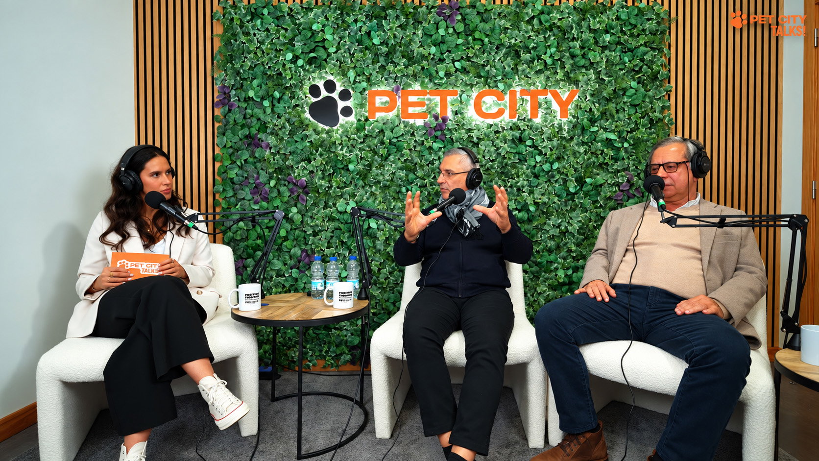 Os fundadores da Pet City à conversa com a apresentadora no estúdio do Pet City Talks