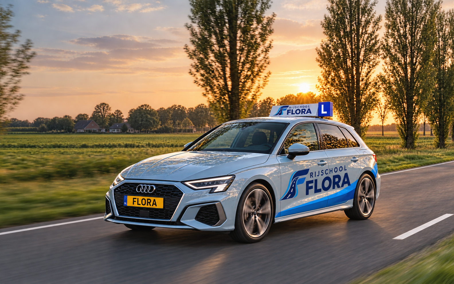 Lesauto van Rijschool Flora, een zilveren Audi A3 met Flora-belettering en lesbord, rijdt bij zonsondergang over een Brabantse landweg