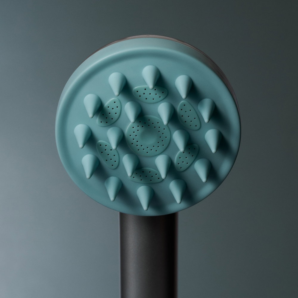 Gros plan sur les picots de la brosse massante Seoni