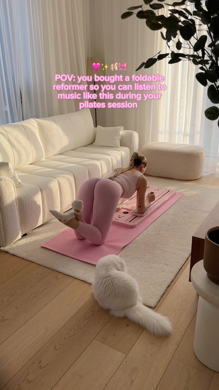 Woman doing Pilates on BonjourMUSE home board