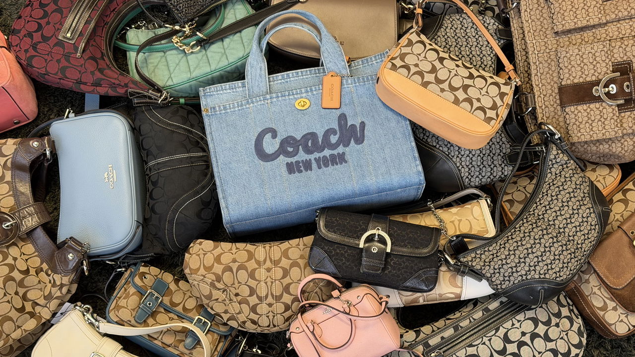 Vintage Coach Tasche mit Signature Monogram Muster im Y2K Style von 9ine Life