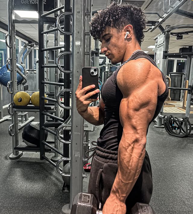 Goku, founder of GX1, taking a mirror selfie in the gym