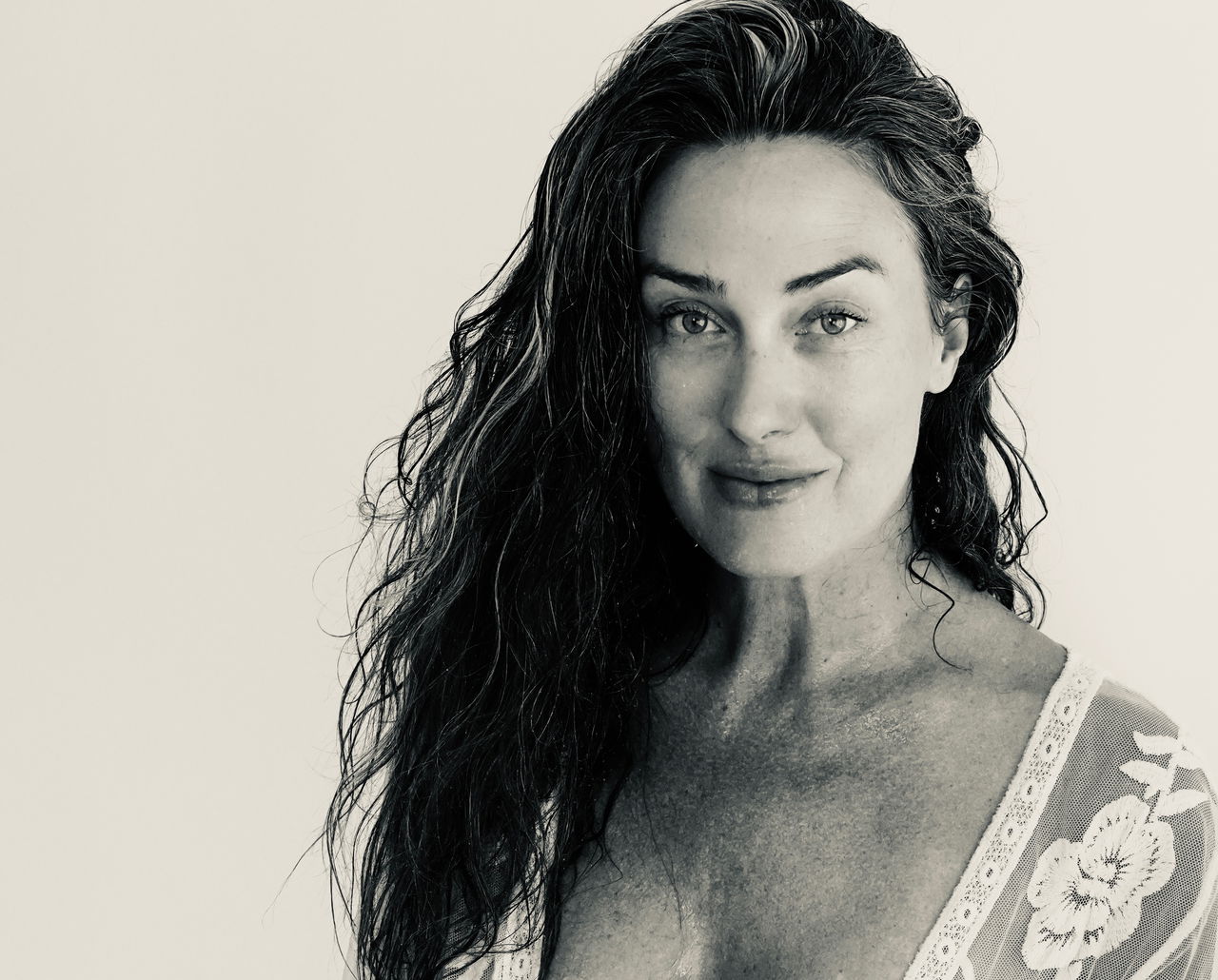 Crème founder Samantha Powell, creator of The Juicy Middle philosophy, black and white headshot