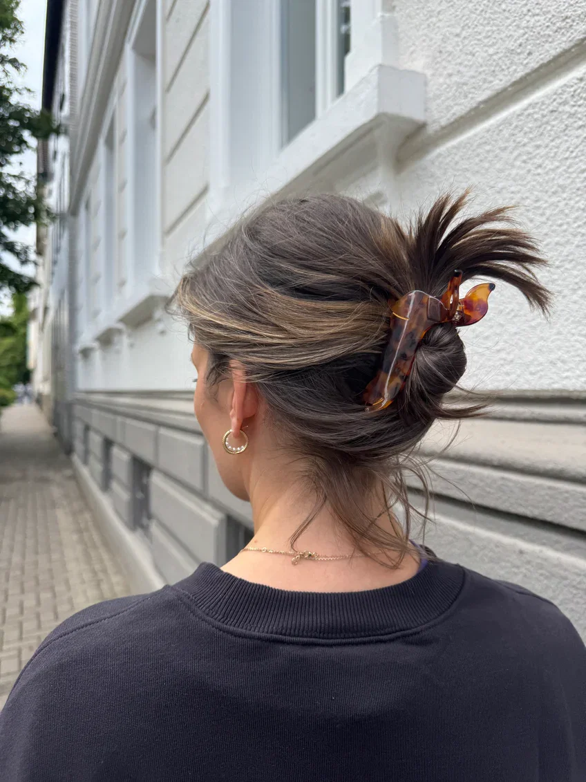 Haarklammer Dackel ohne Haarbruch aus hochwertigem Baumwollacetat in braun für feines und dickes Haar