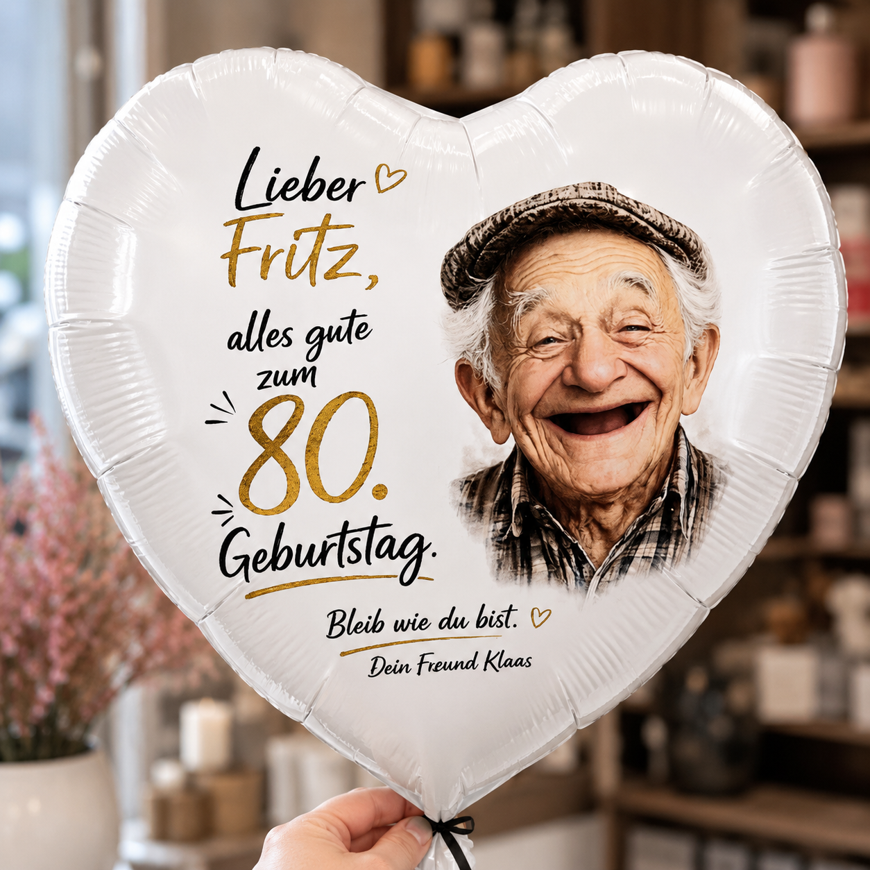 Personalisierter Helium Herzballon zum 80. Geburtstag mit Opa-Porträt und persönlichem Geburtstagsgruß – individuelles Geschenk mit Foto.