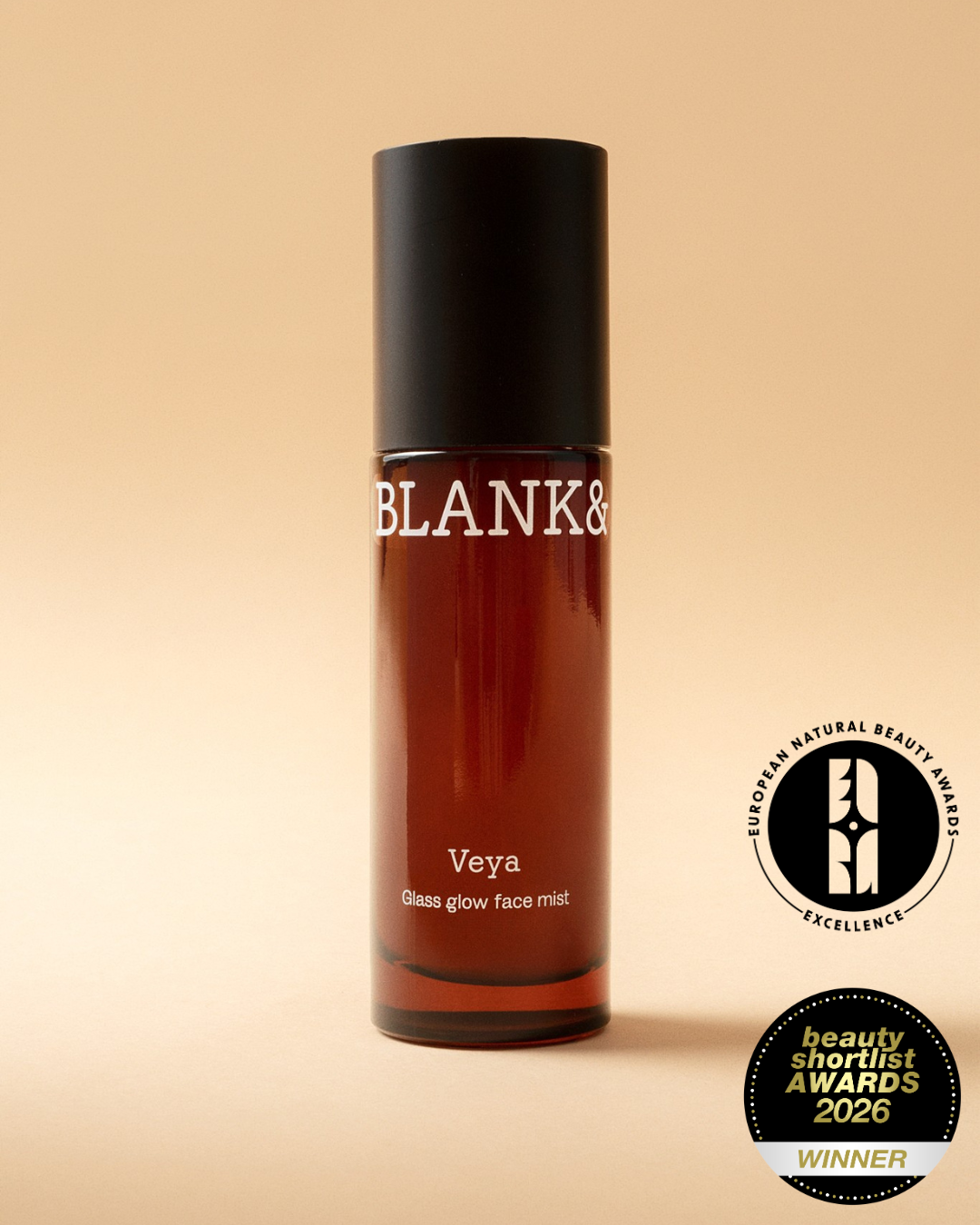 Blank& Veya Glass Glow Face Mist -pullo, palkittu European Natural Beauty Awards- ja Beauty Shortlist Awards 2026 -palkinnoilla