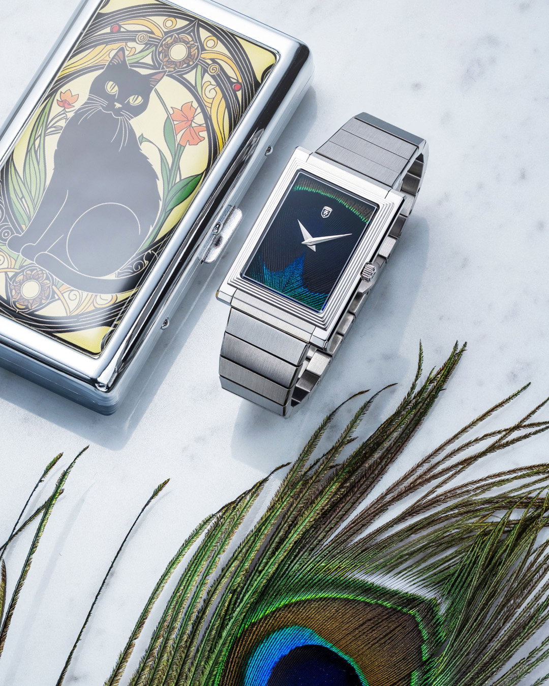 DECO mit irisierendem Peacock-Zifferblatt am Fishbone-Mesh-Armband