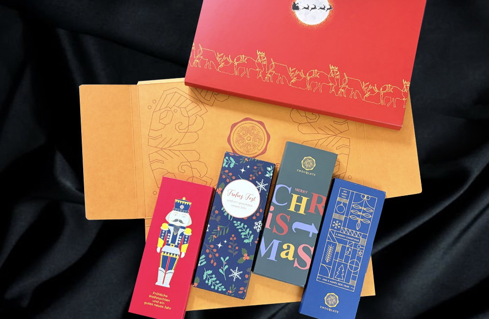 Weihnachtlich verpackte CHOCQLATE Schokoladen