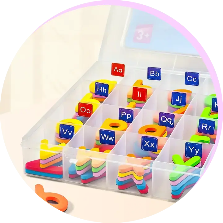 Caja organizadora con códigos