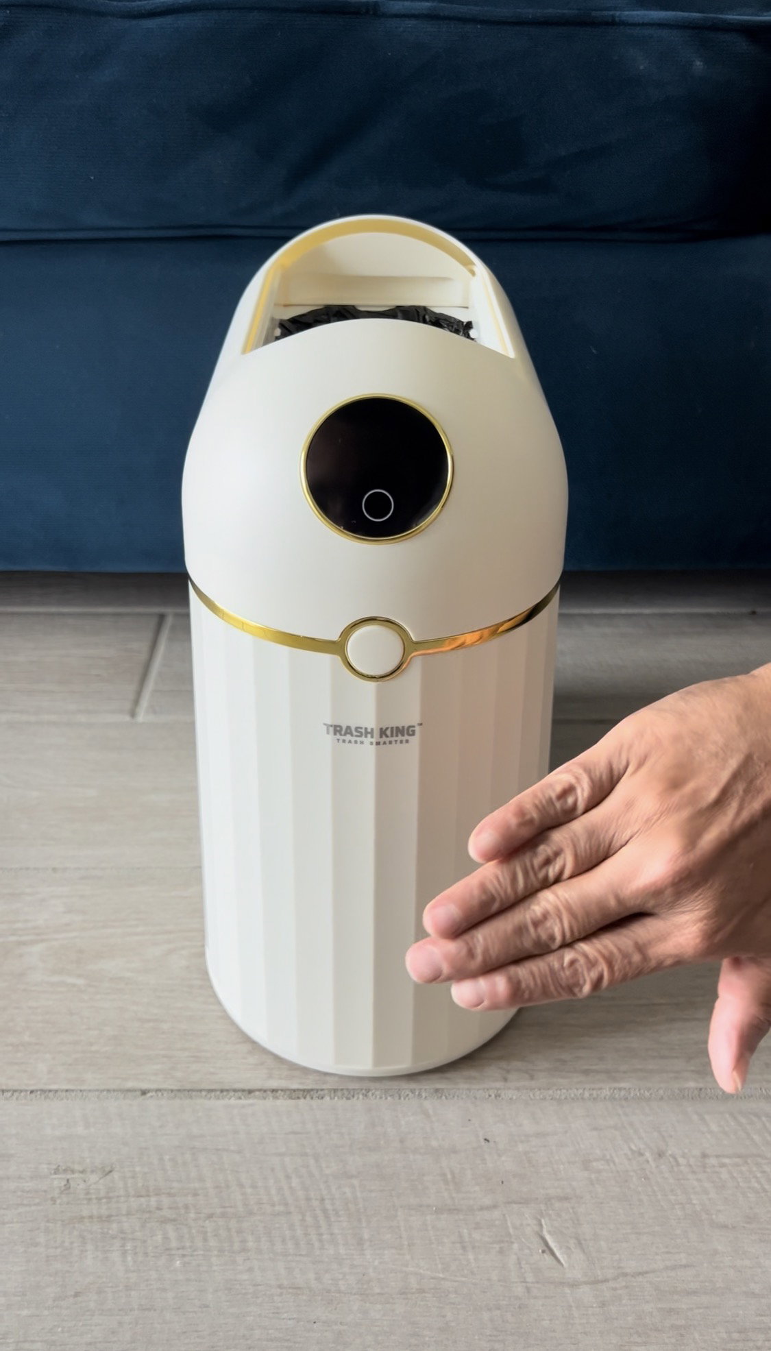 Hand waving in front of the Crown 10L to open the lid