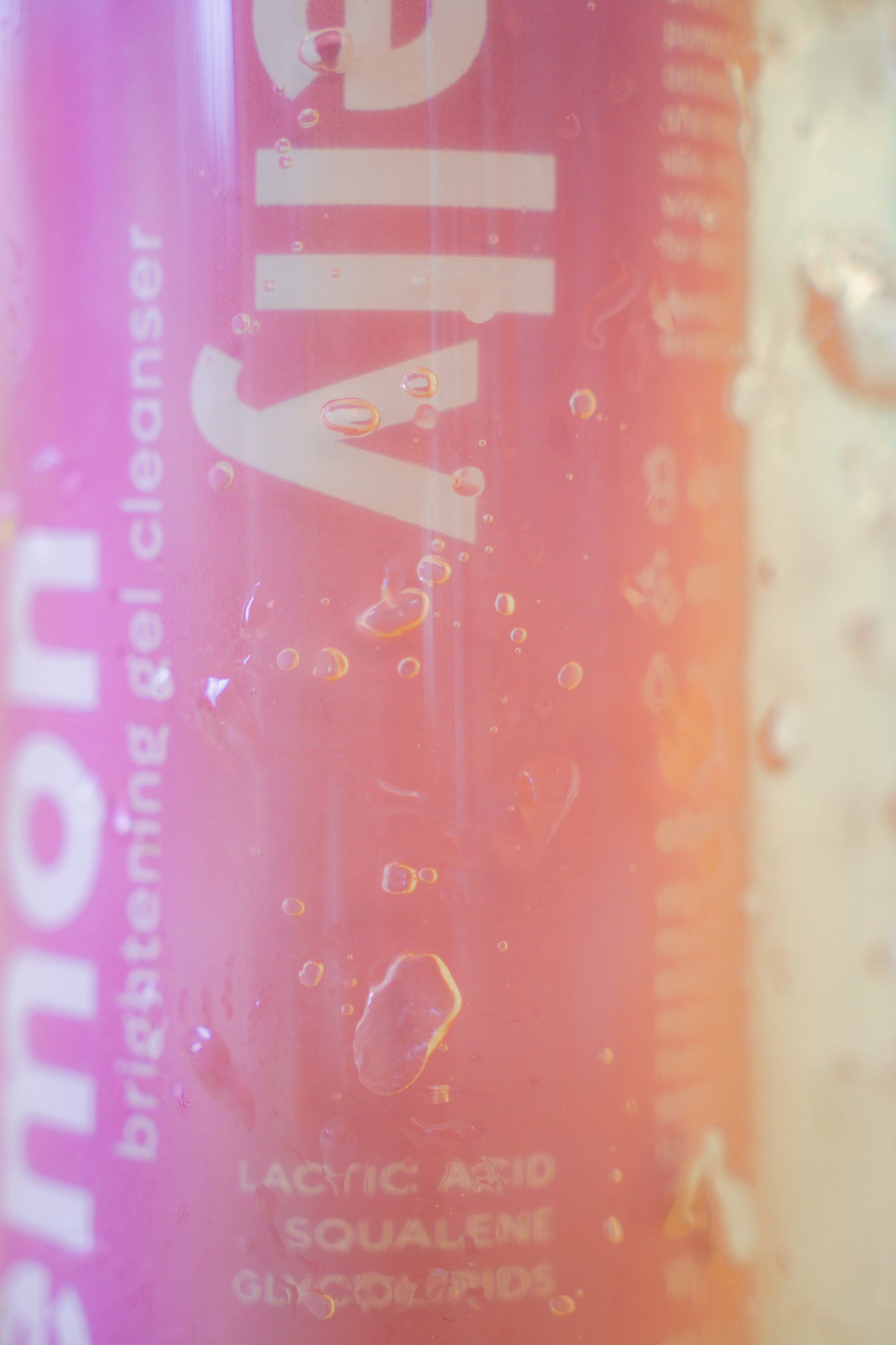 Close-up of the Lemon Jelly pump with a dollop of citrus gel